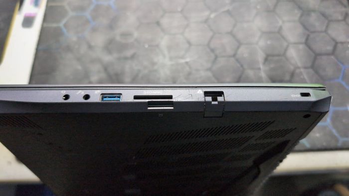 Ігровий ноутбук Б-класу Clevo Lambda P960RF / 15,6" (1920x1080) IPS / Intel Core i7-8750H (6 (12) ядер по 2,2 - 4,1 ГГц) / 32 ГБ DDR4 / 960 ГБ SSD / nVidia GeForce RTX 2070 Max-Q, 8 ГБ GDDR6, 256-біт / Веб-камера б/в - зображення 9