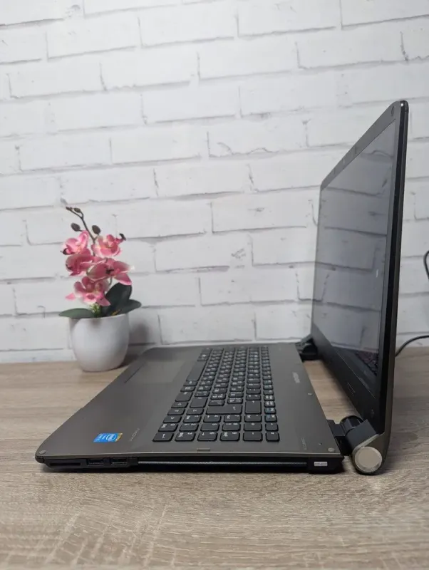 Ноутбук Б-клас Medion Akoya S621xT / 15.6" (1366x768) TN / Intel Core i3-4010U (2 (4) ядра по 1.7 GHz) / 8 GB DDR3 / 128 GB SSD / Intel HD Graphics 4400 / WebCam / Без АКБ б/в - зображення 7