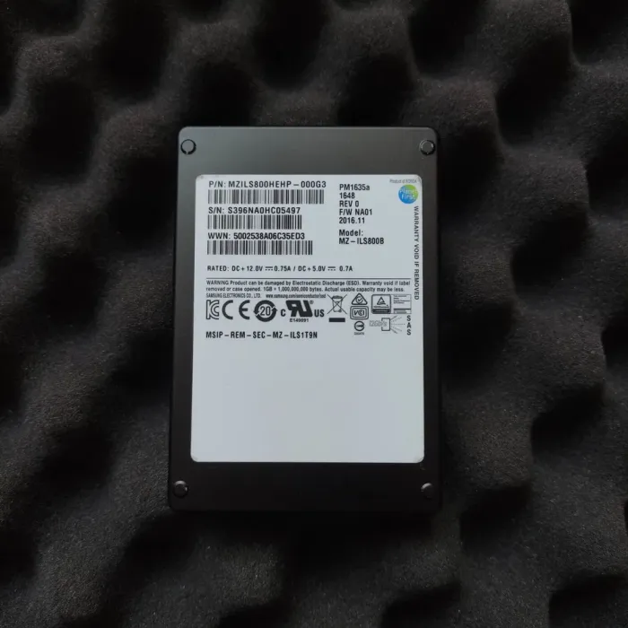 Твердотільний накопичувач SSD Samsung PM1635a / 2.5" / 800 GB / SAS 12G / 3 DWPD б/в - зображення 2