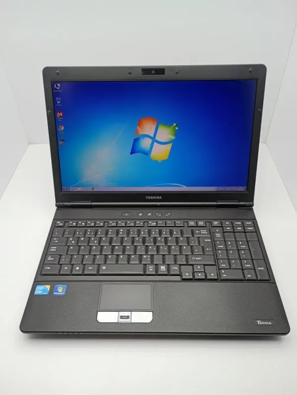 Ноутбук Toshiba P50 / 15.6" (1366x768) TN / Intel Core i5-520M (2 (4) ядра по 2.4 - 2.93 GHz) / 6 GB DDR3 / 1000 GB HDD / Intel HD Graphics / WebCam б/в - зображення 7