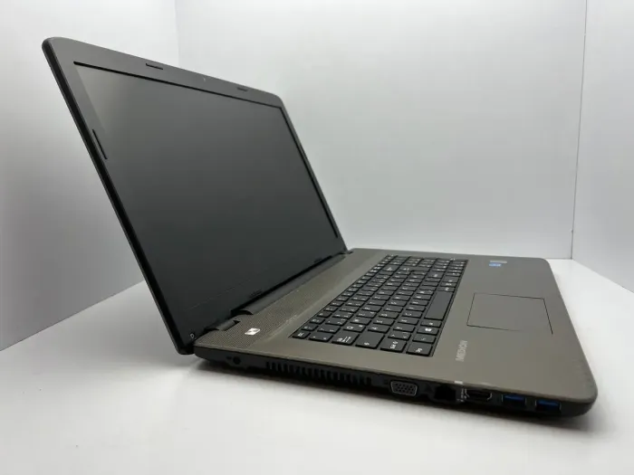 Ноутбук Medion Akoya E7416 / 17.3" (1600x900) TN / Intel Core i5-5200U (2 (4) ядра по 2.2 - 2.7 GHz) / 8 GB DDR3 / 128 GB SSD / Intel HD Graphics 5500 / WebCam / АКБ не тримає б/в - зображення 3