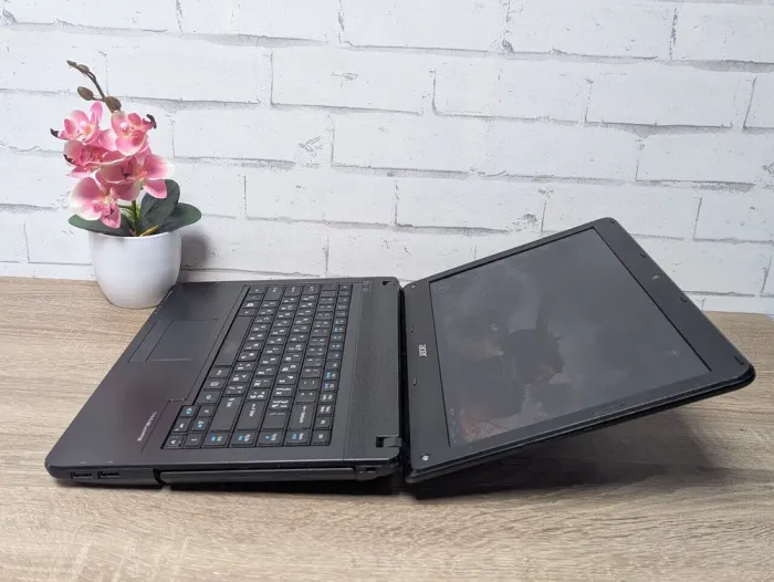 Ноутбук Б-клас Acer TravelMate P243 / 14" (1366x768) TN / Intel Core i3-3110M (2 (4) ядра по 2.4 GHz) / 8 GB DDR3 / 128 GB SSD / Intel HD Graphics 4000 / WebCam / DVD-ROM б/в - зображення 7