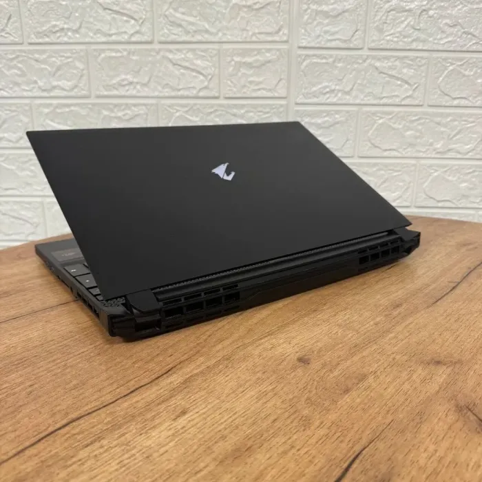 Ігровий ноутбук Б-клас Gigabyte Aorus 15P XD / 15.6" (1920x1080) IPS / Intel Core i7-11800H (8 (16) ядер по 2.3 - 4.6 GHz) / 16 GB DDR4 / 1000 GB SSD / nVidia GeForce RTX 3070, 8 GB GDDR6, 256-bit / WebCam б/в - зображення 6