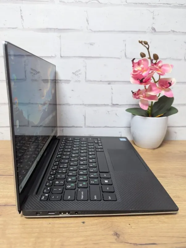 Ультрабук Dell XPS 13 9360 (P54G) / 13.3" (1920x1080) IPS Touch / Intel Core i5-6200U (2 (4) ядра по 2.3 - 2.8 GHz) / 8 GB DDR4 / 256 GB SSD / Intel HD Graphics 620 / WebCam б/в - зображення 3