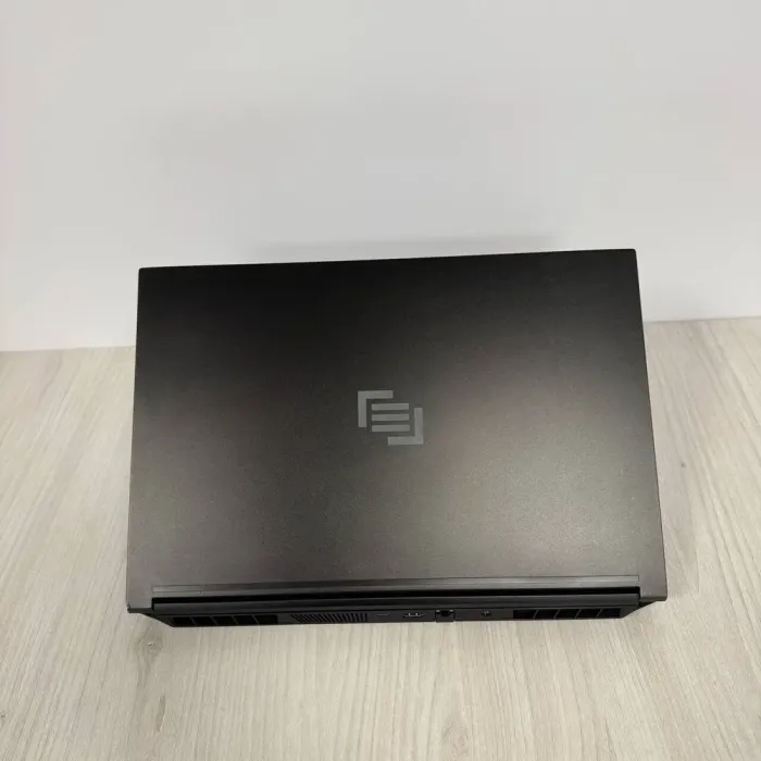 Ігровий ноутбук Б-класу Maingear Vector Pro 2 MG-VCP2-15I3070T / 15,6" (2560x1440) IPS / Intel Core i9-12900H (14 (20) ядер по 3,8 - 5,0 ГГц) / 16 ГБ DDR5 / 512 ГБ SSD NVMe / nVidia GeForce RTX 3070 Ti, 8 ГБ GDDR6, 256-біт / WebCam б/в - зображення 3