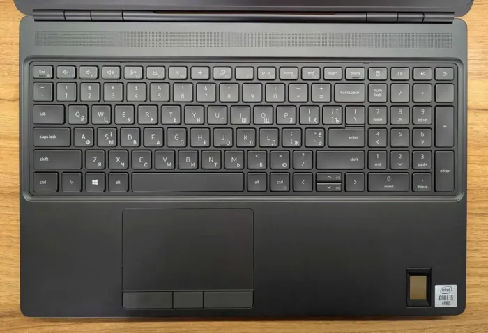 Мобільна робоча станція Dell Precision 7550 / 15.6" (1920x1080) IPS / Intel Core i5-10400H (4 (8) ядра по 2.6 - 4.6 GHz) / 16 GB DDR4 / 512 GB SSD / nVidia Quadro T2000, 4 GB GDDR5, 128-bit / Fingerprint / Windows 10 б/в - зображення 3