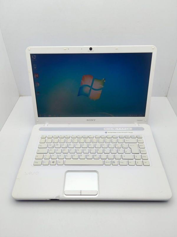 Ноутбук Sony Vaio NS21 / 15.6" (1366x768) TN / Intel Core 2 Duo T6400 (2 ядра по 2.0 GHz) / 4 GB DDR2 / 250 GB HDD / Intel HD Graphics / WebCam б/в - зображення 2