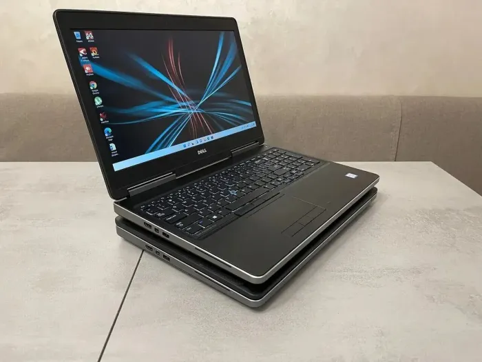 Робоча станція Dell Precision 7510 / 15.6"  IPS / Core i7-6820HQ (4(8) ядра по 2.7-3.6GHz) / 16GB DDR4 / 256GB SSD + 500GB HDD / Quadro M1000M, 2GB  / WebCam б/в - зображення 4