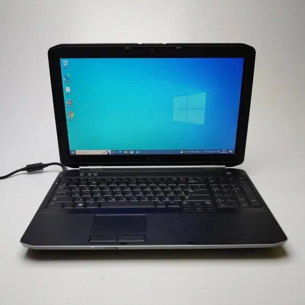 Ноутбук Dell Latitude E5520 / 15.6" TN / Intel Core i5-2410M (2(4) ядра по 2.3-2.9 GHz) / 8GB DDR3 / 480GB SSD / HD Graphics 3000 / WebCam / DVD-ROM / Win 10 Pro б/в - зображення 2