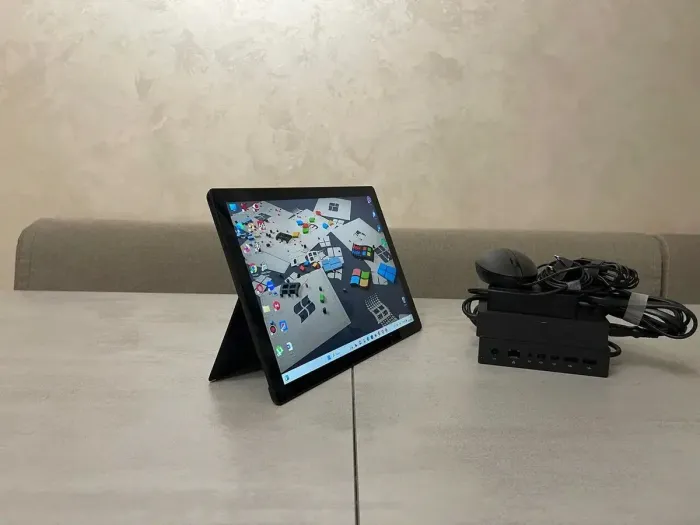 Планшет Microsoft Surface Pro 7 1866 / 12.3" (2736x1824) IPS Touch / Intel Core i7-1065G7 (4 (8) ядер 1.3 - 3.9 ГГц) / 16 ГБ DDR4 / 256 ГБ SSD / Intel Iris Plus Graphics / Web-камера б/в - зображення 4