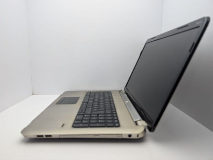 Ноутбук HP Pavilion dv7 6b55sg / 17.3" (1600x900) TN / Intel Core i7-2670QM (4 (8) ядра по 2.2 - 3.1 GHz) / 8 GB DDR3 / 750 GB HDD / AMD Radeon HD 6770M, 2 GB GDDR5, 128-bit / WebCam / DVD-ROM б/в - зображення 5