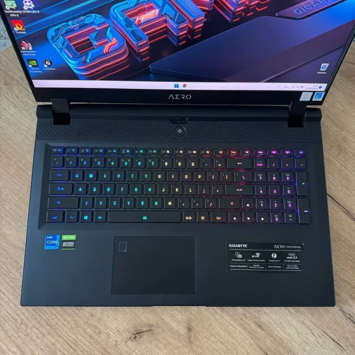 Ігровий ноутбук Б-клас Gigabyte Aero 17 HDR XD / 17.3" (3840x2160) IPS / Intel Core i7-11800H (8 (16) ядер по 2.3 - 4.6 GHz) / 16 GB DDR4 / 1000 GB SSD / nVidia GeForce RTX 3070, 8 GB GDDR6, 256-bit / WebCam б/в - зображення 7