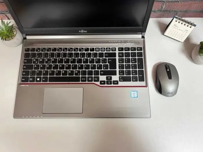 Ультрабук Fujitsu LifeBook E756 / 15.6" (1920x1080) IPS / Intel Core i7-6600U (2 (4) ядра по 2.6 - 3.4 GHz) / 8 GB DDR4 / 256 GB SSD / Intel HD Graphics 520 / WebCam б/в - зображення 3