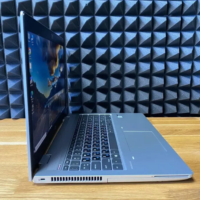 Ноутбук HP ProBook 650 G4 / 15.6" (1920x1080) IPS / Intel Core i5-8250U (4 (8) ядра по 1.6 - 3.4 GHz) / 16 GB DDR4 / 256 GB SSD + 320 GB HDD / Intel HD Graphics 620 / WebCam б/в - зображення 3