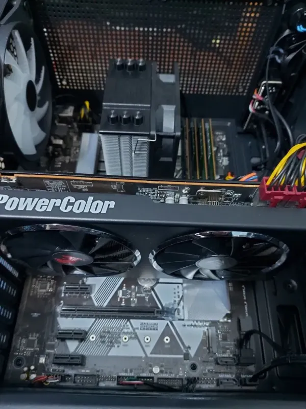 Ігровий ПК AeroCool PGS FALCON-A-BK-V1 FRGB Tower / Intel Core i5-8400 (6 ядер 2,8 - 4,0 ГГц) / 32 ГБ DDR4 / 256 ГБ M.2 SSD + 512 ГБ M.2 SSD + 500 ГБ HDD / AMD Radeon RX 5700, 8 ГБ GDDR6, 256-біт / 600 Вт б/в - зображення 5