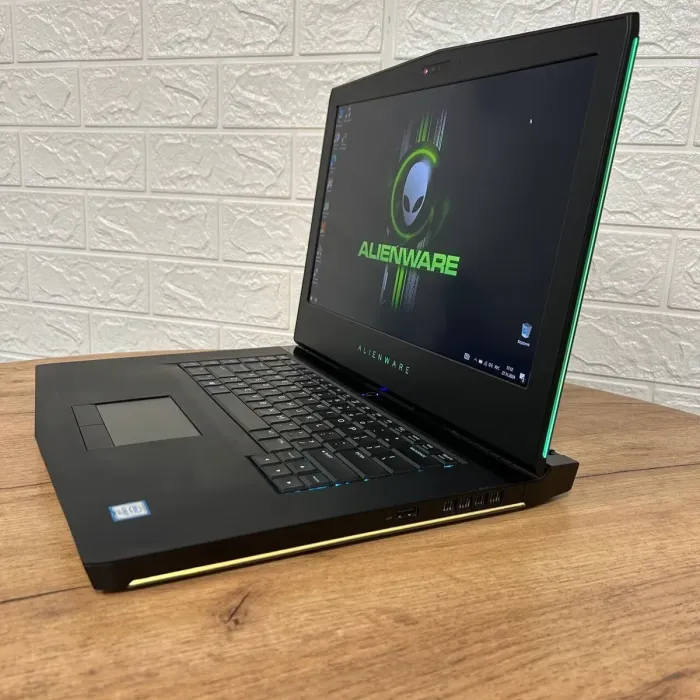 Ігровий ноутбук Б-клас Dell Alienware 15 R3 / 15.6" (1920x1080) IPS / Intel Core i7-6700HQ (4 (8) ядра по 2.6 - 3.5 GHz) / 16 GB DDR4 / 256 GB SSD + 1000 GB HDD / nVidia GeForce GTX 1060, 6 GB GDDR5, 192-bit / WebCam б/в - зображення 5