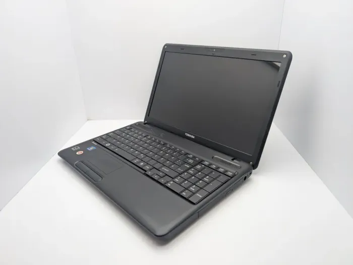 Ноутбук Toshiba Satellite C660D / 15.6" (1366x768) TN / AMD E-300 (2 ядра по 1.3 GHz) / 6 GB DDR3 / 1000 GB HDD / AMD Radeon HD 6310 Graphics / WebCam / Акб не тримає б/в - зображення 4