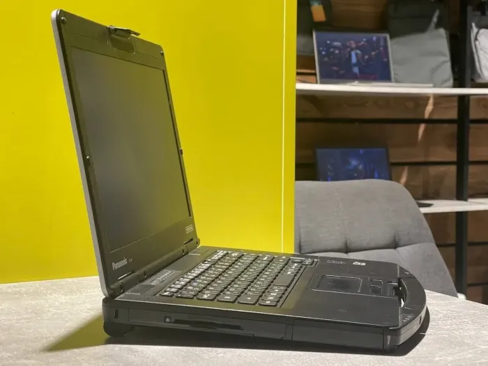 Захищений ноутбук-трансформер Panasonic Toughbook CF-54 / 14" (1366x768) TN / Intel Core i5-5200U (2 (4) ядра по 2.2 - 2.7 GHz) / 8 GB DDR3 / 512 GB SSD / Intel HD Graphics 5500 б/в - зображення 2