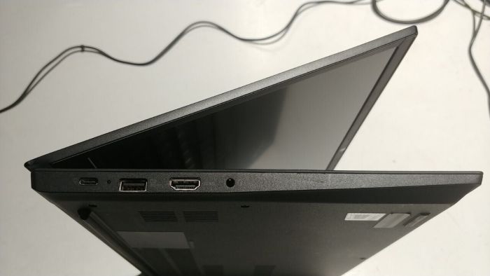 Ультрабук Б-клас Lenovo ThinkPad E15 Gen 3 / 15.6" (1920x1080) IPS / AMD Ryzen 7 5700U (8 (16) ядер по 1.8 - 4.3 GHz) / 16 GB DDR4 / 512 GB SSD / AMD Radeon Graphics / WebCam / Windows 11 б/в - зображення 5