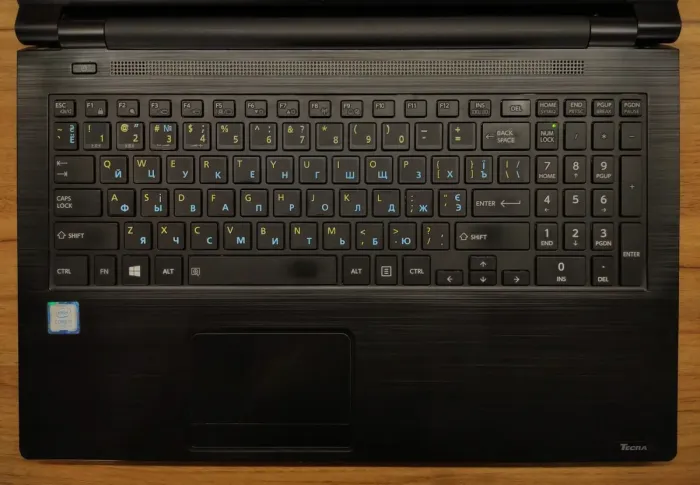 Ноутбук Toshiba Tecra C50-D / 15.6" (1366x768) TN / Intel Core i5-7200U (2 (4) ядра по 2.5 - 3.1 GHz) / 8 GB DDR3 / 256 GB SSD / Intel HD Graphics 620 / WebCam / Win 10 б/в - зображення 3