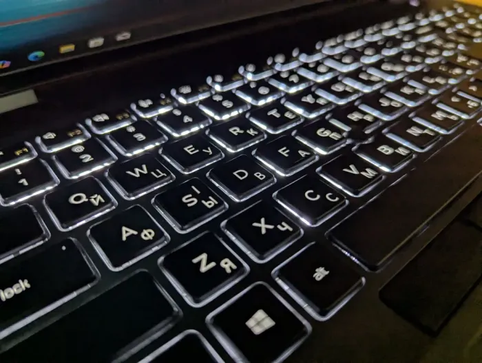 Мобільна робоча станція Dell Precision 3541 / 15,6" (1920x1080) IPS / Intel Core i5-9400H (4 (8) ядра по 2,5 - 4,3 ГГц) / 32 ГБ DDR4 / 512 ГБ SSD / nVidia Quadro P620, 4 ГБ GDDR5, 128-біт / WebCam / Windows 10 б/в - зображення 6