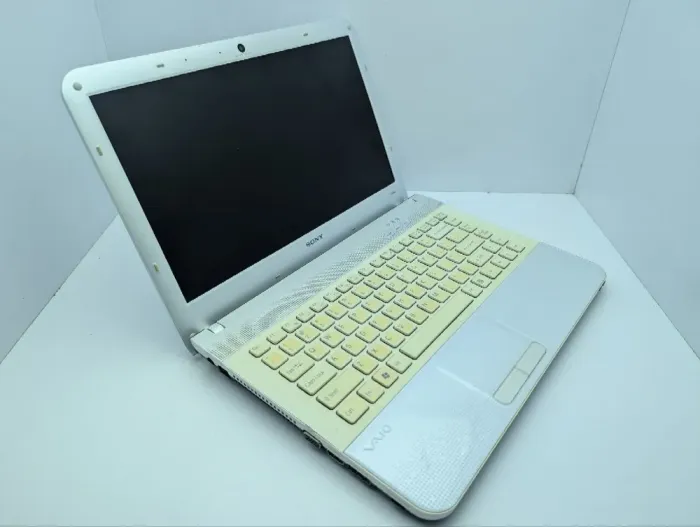 Ноутбук Sony VPCEA / 14" (1366x768) TN / Intel Core i3-350M (2 (4) ядра по 2.2 GHz) / 6 GB DDR3 / 320 GB HDD / Intel HD Graphics / WebCam / DVD-ROM б/в - зображення 6