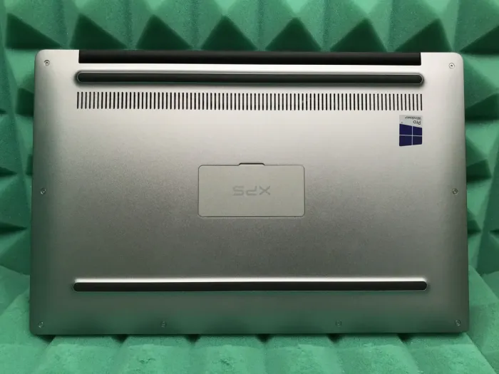 Ультрабук Dell XPS 13 9360 / 13.3" IPS / Intel Core i5-7200U (2(4) ядра по 2.5-3.1GHz) / 4GB DDR3 / 240GB SSD M.2 / HD Graphics 620 / WebCam / Fingerprint / Win 10 б/в - зображення 6