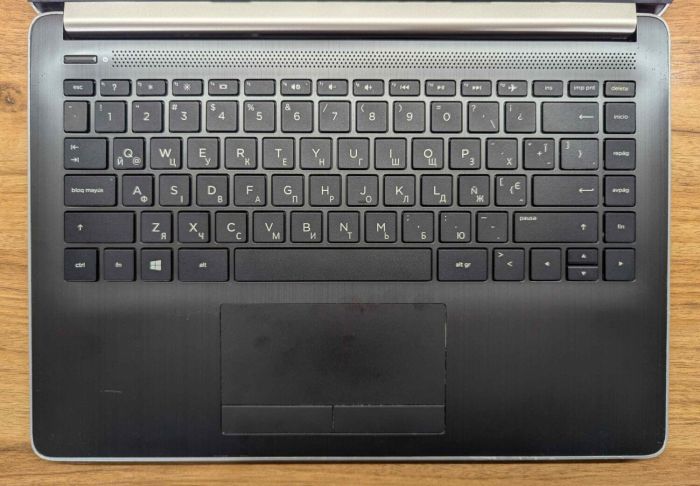 Ноутбук Б-клас HP 14-dk0002dx / 14" (1366x768) TN / AMD A9-9425 (2 ядра по 3.1 - 3.7 GHz) / 8 GB DDR4 / 240 GB SSD / AMD Radeon R5 Graphics / WebCam / Windows 10 б/в - зображення 3