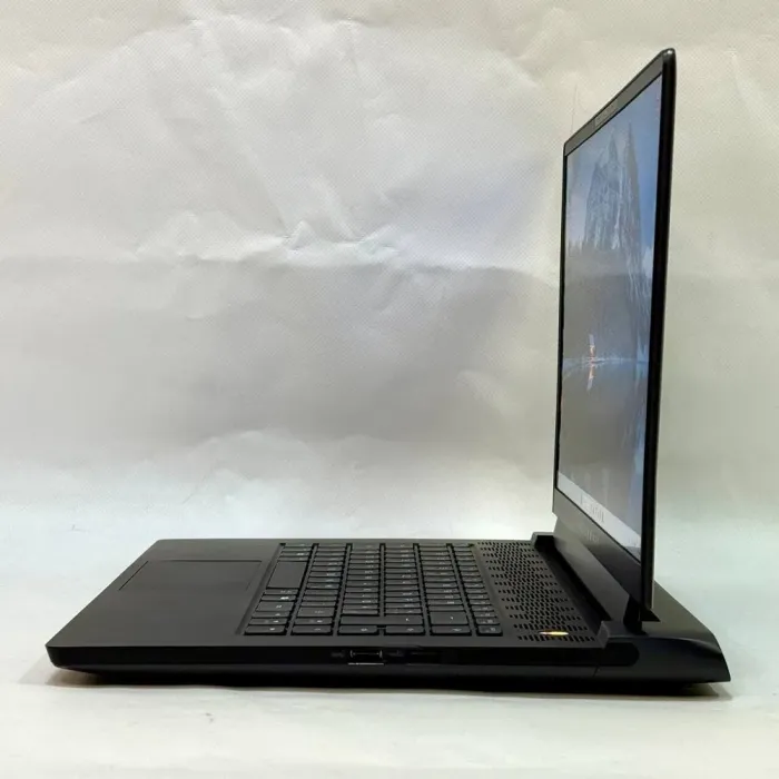 Ігровий ноутбук Б-класу Dell Alienware m15 R6 / 15,6" (2560x1440) IPS / Intel Core i7-11800H (8 (16) ядер 2.3 - 4.6 GHz) / 32 GB DDR4 / 1000 GB SSD / nVidia GeForce RTX 3060, 6 GB GDDR6, 192-bit / WebCam б/в - зображення 8