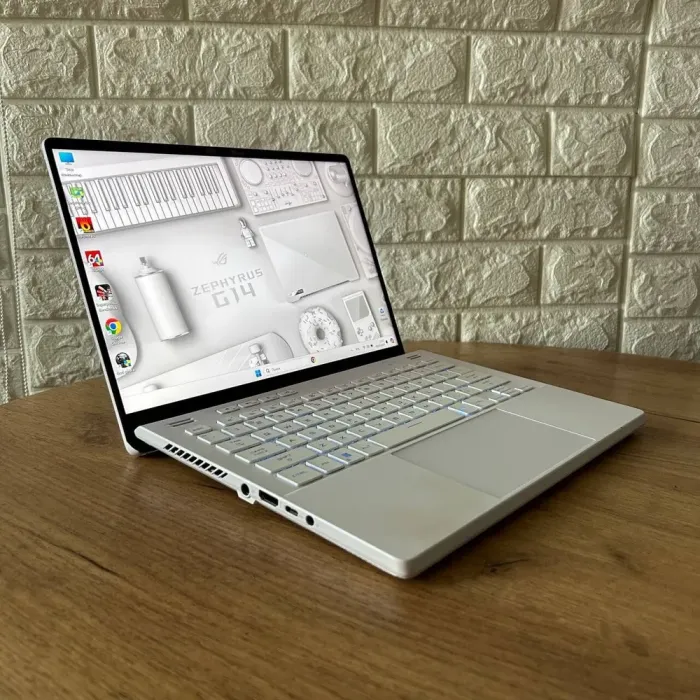 Ігровий ноутбук Asus ROG Zephyrus G14 GA402RJ / 14" (2560x1600) IPS / AMD Ryzen 9 6900HS (8 (16) ядер по 3.3 - 4.9 GHz) / 16 GB DDR4 / 512 GB SSD NVMe / AMD Radeon RX 6700S, 8 GB GDDR6, 128-bit / WebCam б/в - зображення 4