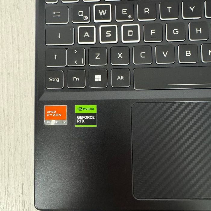 Ігровий ноутбук Acer Nitro 16 AN16-41 / 16" (2560x1600) IPS / AMD Ryzen 7 7840HS (8 (16) ядер по 3,8 - 5,1 ГГц) / 32 ГБ DDR5 / 1000 ГБ SSD / nVidia GeForce RTX 4070, 8 ГБ GDDR6, 128-біт / Веб-камера б/в - зображення 6