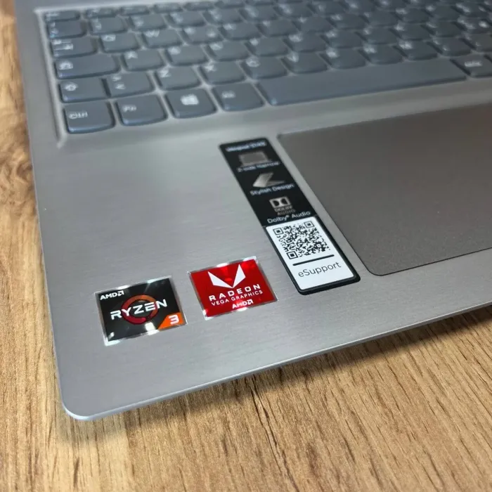 Ультрабук Lenovo IdeaPad S145-15API / 15.6" (1920x1080) IPS / AMD Ryzen 3 3200U (2 (4) ядра по 2.6 - 3.5 GHz) / 8 GB DDR4 / 256 GB SSD / AMD Radeon Vega 3 Graphics / WebCam б/в - зображення 5