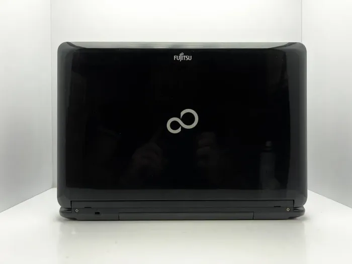 Ноутбук Fujitsu Lifebook AH530 / 15" (1366x768) TN / Intel Core i3-370M (2 (4) ядра по 2.4 GHz) / 4 GB DDR3 / 320 GB HDD / Intel HD Graphics / WebCam б/в - зображення 5