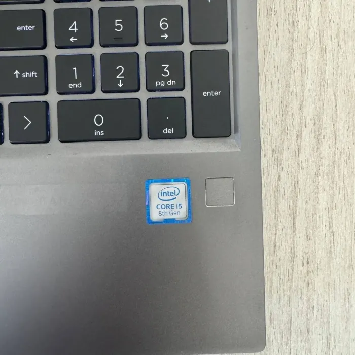 Ноутбук HP ZBook 15v G5 / 15.6" (1920x1080) IPS / Intel Core i5-8300H (4 (8) ядра по 2.3 - 4.0 GHz) / 16 GB DDR4 / 256 GB SSD M.2 / Intel UHD Graphics 630 / WebCam б/в - зображення 4