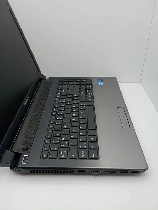Ноутбук Medion Akoya 156 / 15.6" (1366x768) TN / Intel Core i3-2350M (2 (4) ядра по 2.3 GHz) / 6 GB DDR3 / 500 GB HDD / Intel HD Graphics 3000 / WebCam б/в - зображення 3