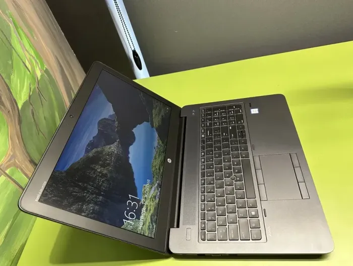 Робоча станція HP ZBook 15 G3 / 15.6" (1920x1080) TN / Intel Core i7-6700HQ (4 (8) ядра по 2.6 - 3.5 GHz) / 16 GB DDR4 / 256 GB SSD / nVidia Quadro M1000M, 2 GB GDDR5, 128-bit / WebCam / Windows 10 PRO Lic б/в - зображення 6