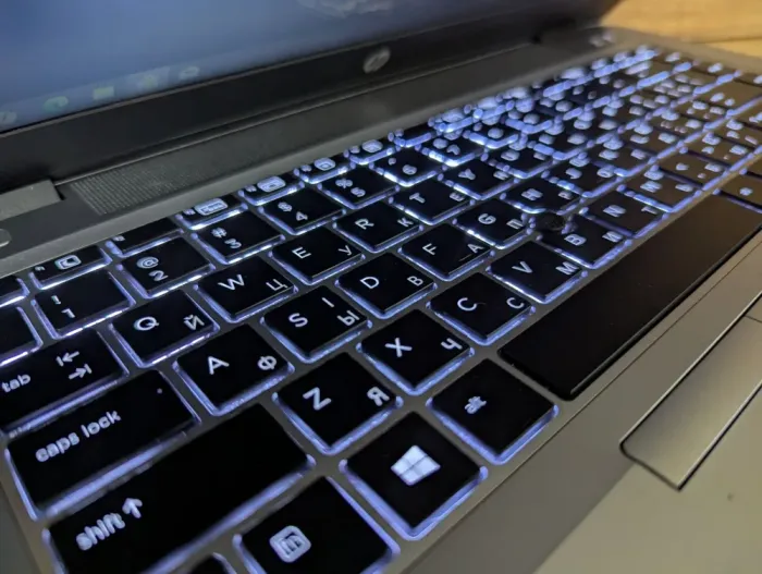 Ультрабук HP EliteBook 840 G4 / 14" (1366x768) TN / Intel Core i7-7600U (2 (4) ядра по 2.8 - 3.9 GHz) / 8 GB DDR4 / 240 GB SSD / Intel HD Graphics 620 / WebCam / Fingerprint / Windows 10 б/в - зображення 6