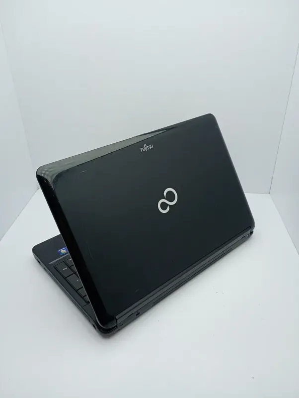 Ноутбук Fujitsu Lifebook AH530 / 15.6" (1366x768) TN / Intel Core i5-520M (2 (4) ядра по 2.4 - 2.93 GHz) / 6 GB DDR3 / 500 GB HDD / Intel HD Graphics 2000 / WebCam б/в - зображення 7