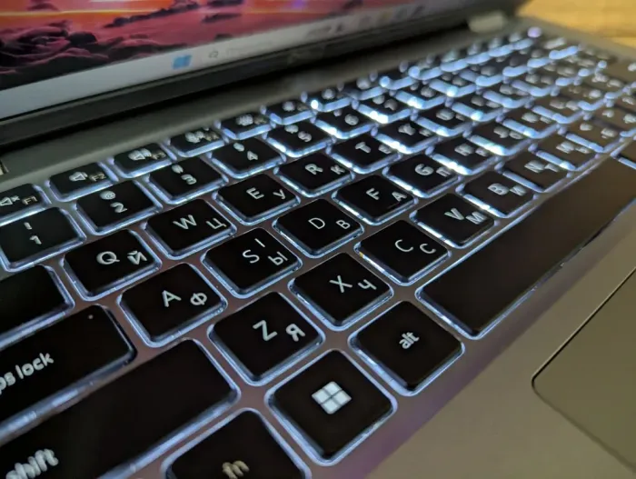 Ультрабук Dell Latitude 5440 / 14" (1920x1080) IPS / Intel Core i5-1335U (10 (12) ядер по 3.4 - 4.6 GHz) / 16 GB DDR4 / 256 GB SSD / Intel Iris Xe Graphics / WebCam / Windows 11 б/в - зображення 6