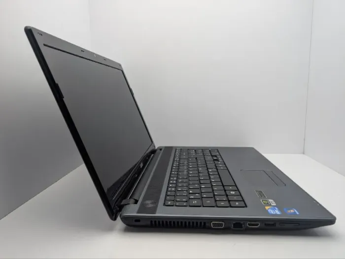 Ноутбук Acer Aspire 7739G / 17.3" (1600x900) TN / Intel Core i3-380M (2 (4) ядра по 2.5 GHz) / 6 GB DDR3 / 500 GB HDD / nVidia GeForce 610M, 1 GB GDDR3, 64-bit / WebCam / DVD-ROM б/в - зображення 3
