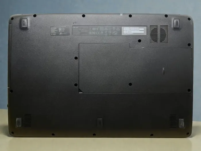 Ноутбук Acer EX2540 / 15.6" (1366х768) TN / Intel Core i5-7200U (2 (4) ядра по 2.5 - 3.1 GHz) / 8 GB DDR4 / 128 GB SSD / Intel HD Graphics 620 / WebCam б/в - зображення 2