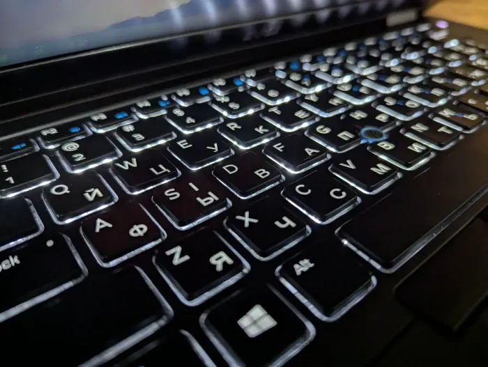 Ноутбук Dell Latitude E5470 / 14" (1366x768) TN / Intel Core i5-6300U (2 (4) ядра по 2.4 - 3.0 GHz) / 8 GB DDR4 / 256 GB SSD / Intel HD Graphics 520 / HDMI / WebCam / Windows 10 б/в - зображення 6