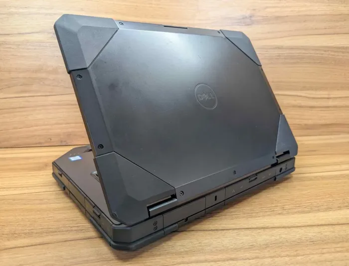 Захищений ноутбук Dell Latitude 14 Rugged 5414 / 14" (1920x1080) IPS / Intel Core i5-6300U (2 (4) ядра по 2.4 - 3.0 GHz) / 8 GB DDR4 / 256 GB SSD / Intel HD Graphics 520 / HDMI / Windows 10 б/в - зображення 7