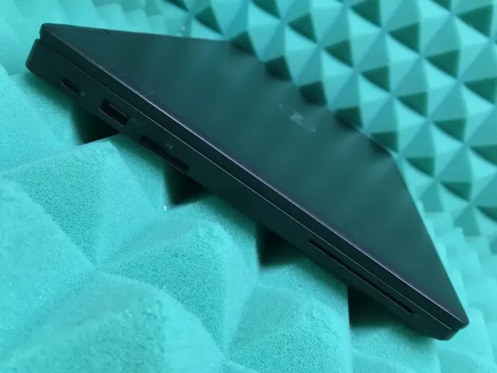 Ноутбук Б-клас Dell Latitude 5490 / 14" (1920x1080) IPS / Intel Core i5-7300U (2 (4) ядра по 2.6 - 3.5 GHz) / 4 GB DDR4 / 128 GB SSD / Intel HD Graphics 620 / WebCam / USB 3.1 / HDMI / Windows 10 б/в - зображення 7