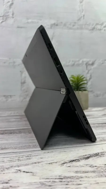 Нетбук Lenovo MIIX 520-12IKB / 12.2" (1920x1080) IPS Touch / Intel Core i5-8250U (4 (8) ядра по 1.6 - 3.4 GHz) / 8 GB DDR4 / 256 GB SSD / Intel UHD Graphics 620 / WebCam б/в - зображення 6