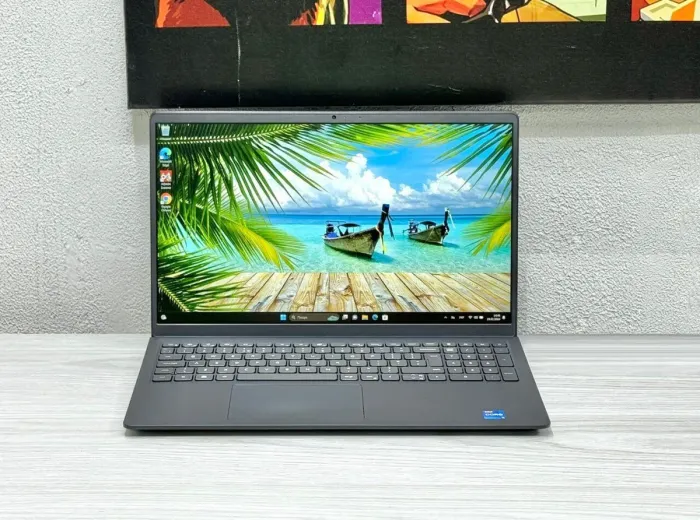 Ультрабук Dell Vostro 15 3510 / 15.6" (1920x1080) IPS / Intel Core i5-1135G7 (4 (8) ядра по 2.4 - 4.2 GHz) / 16 GB DDR4 / 512 GB SSD / Intel Iris Xe Graphics / WebCam / Win 11 Pro б/в - зображення 2