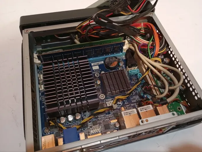 ПК Patriot Optim Mini RIM2000 USFF / Intel Celeron 1037U (2 ядра по 1.8 GHz) / 8 GB DDR3 / 60 GB SSD / Intel HD Graphics б/в - зображення 6