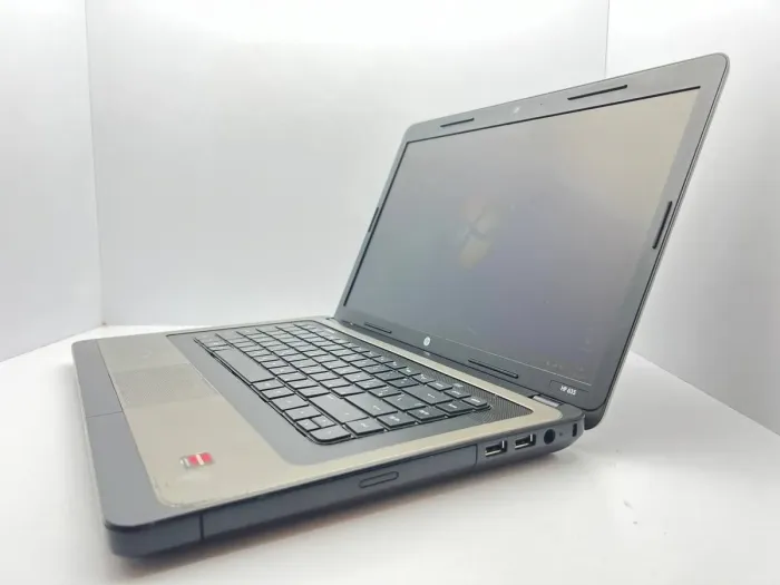 Ноутбук Б-клас HP 635 / 15.6" (1366x768) TN / AMD E-300 (2 ядра по 1.3 GHz) / 4 GB DDR3 / 120 GB SSD / AMD Radeon HD 6310 Graphics / WebCam / АКБ не тримає б/в - зображення 4