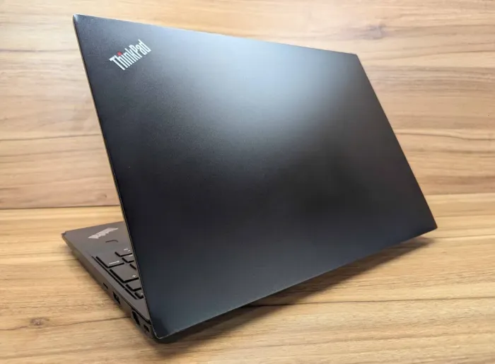 Ноутбук Б-клас Lenovo ThinkPad E590 / 15.6" (1920x1080) IPS / Intel Core i5-8265U (4 (8) ядра по 1.6 - 3.9 GHz) / 8 GB DDR4 / 256 GB SSD / Intel UHD Graphics / WebCam / TouchID / Windows 10 б/в - зображення 8