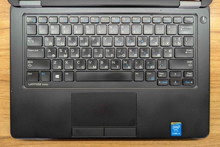 Нетбук Б-клас Dell Latitude E5250 / 12.5" (1366x768) TN / Intel Core i5-4210U (2 (4) ядра по 1.7 - 2.7 GHz) / 8 GB DDR3 / 240 GB SSD / Intel HD Graphics 4400 / WebCam / Windows 10 б/в - зображення 3